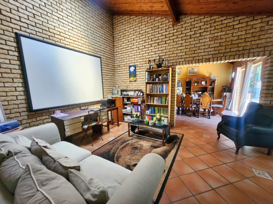 4 Bedroom Property for Sale in Flamwood North West